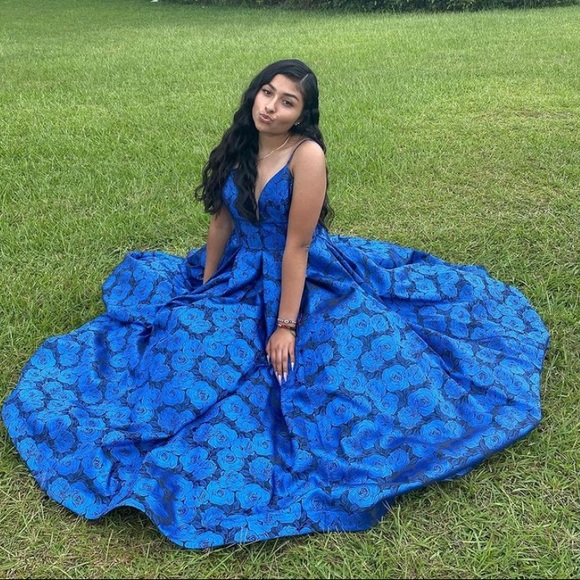 Prom dress! - Picture 1 of 3